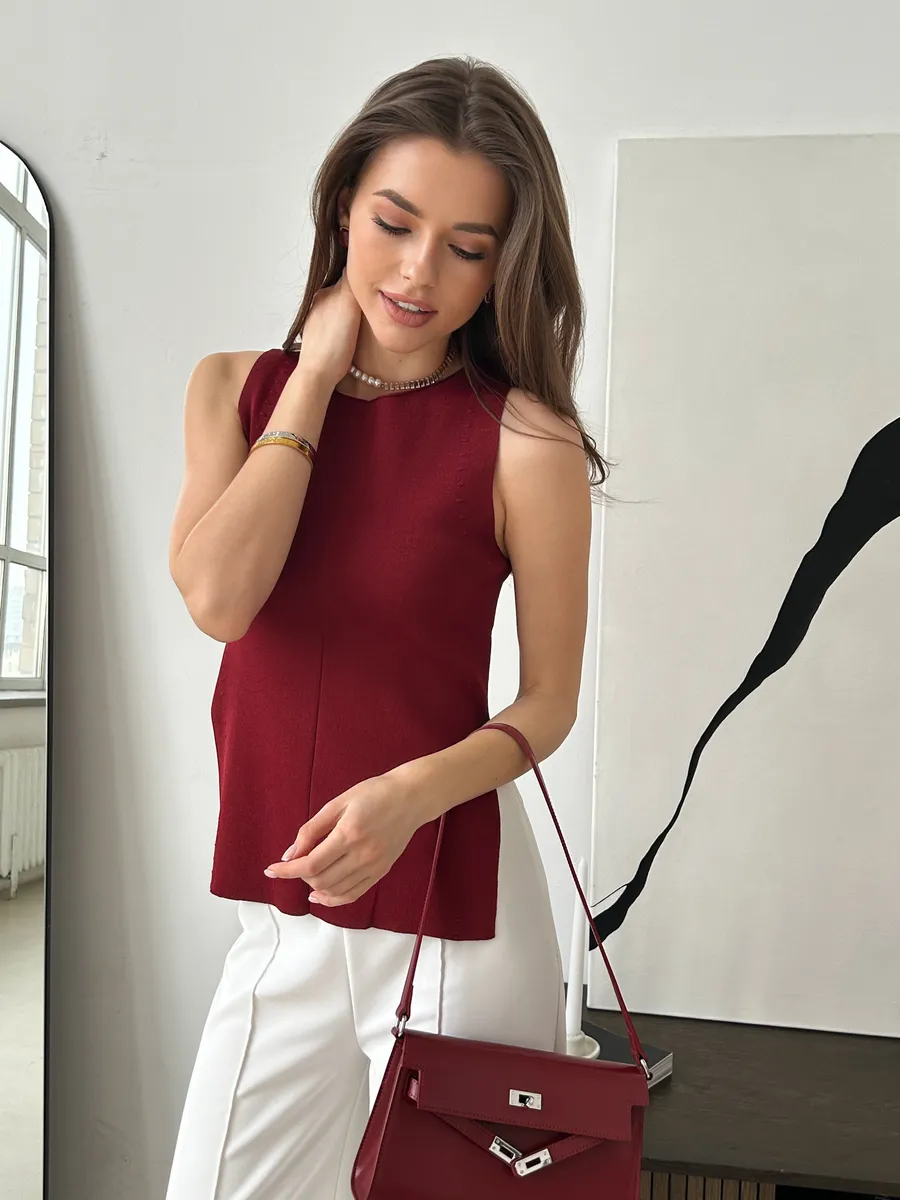 Топ трикотажный с разрезами под пиджак