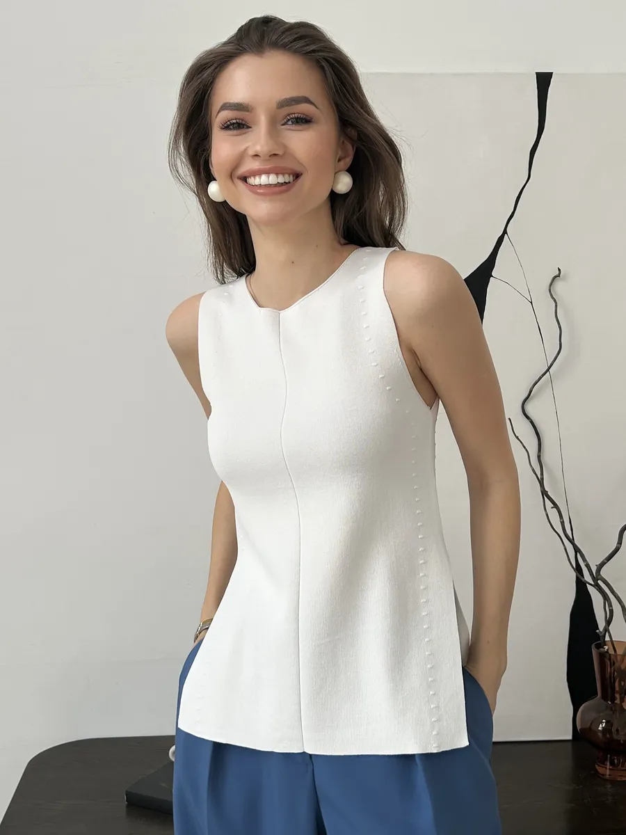 Топ трикотажный с разрезами под пиджак