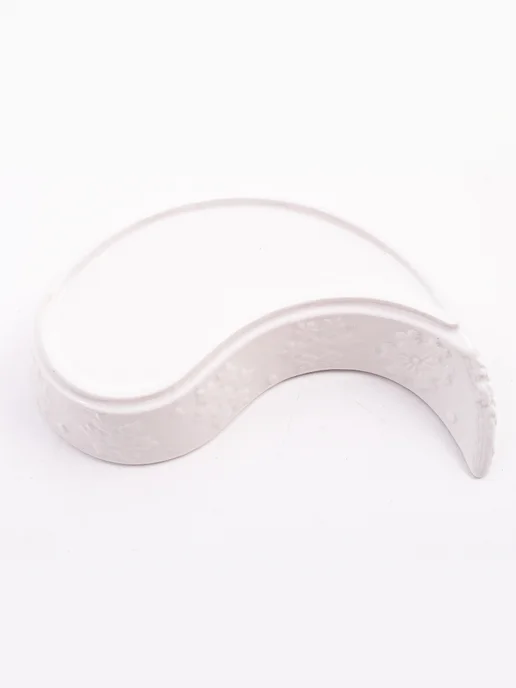 Менажница фарфоровая белая на деревянной подставке - фото 12