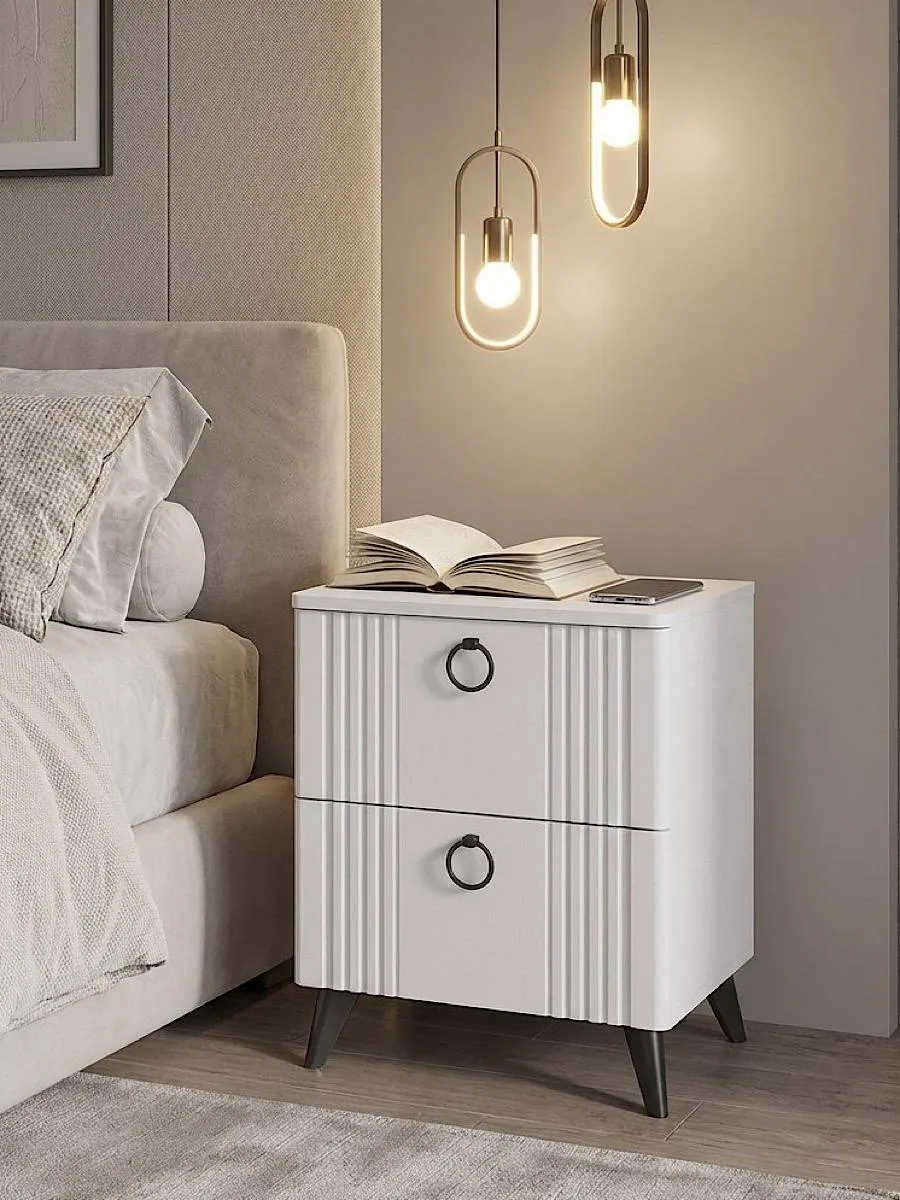 Прикроватная тумба с фрезеровкой высокая
